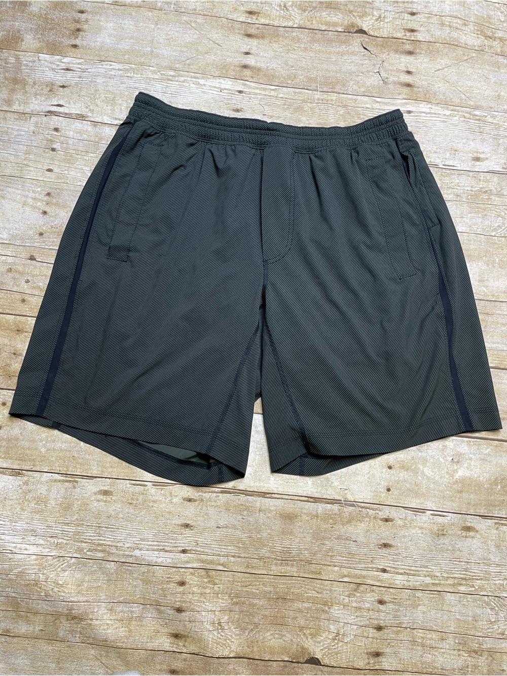 Lululemon Men’s Pace Breaker Lined Black With Dark Green Diagonal Stripes